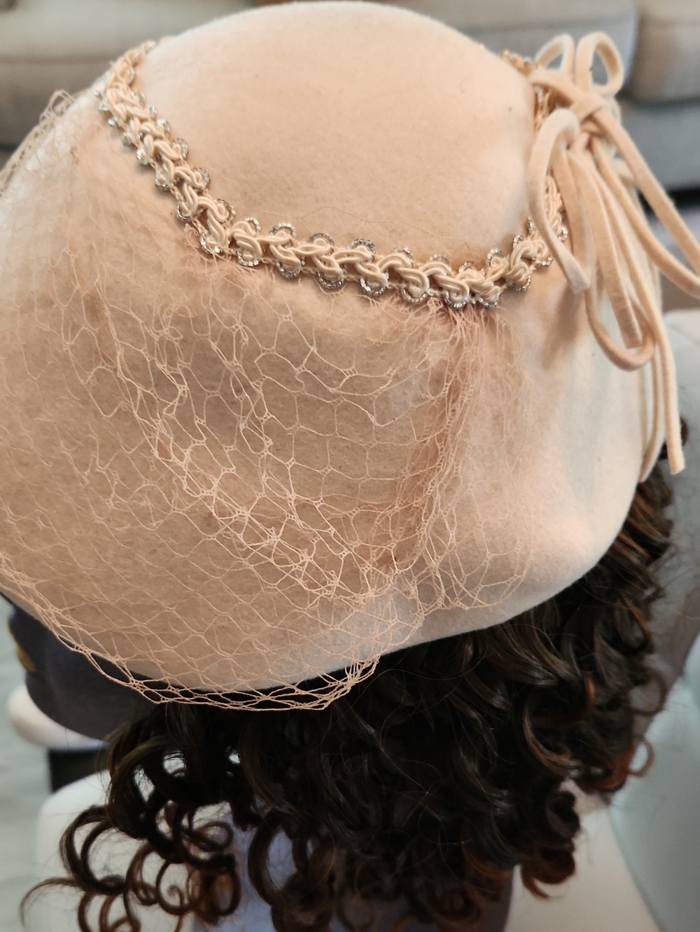 Elegant Women’s Veiled Beret Hat - Blush Pink
